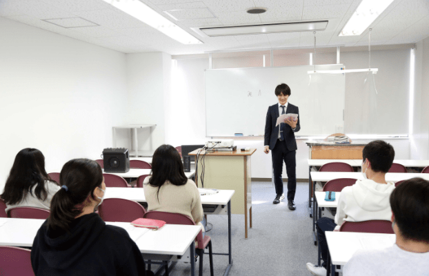 総合的な英語スキルも同時に伸ばせる。大阪外語専門学校、翻訳基礎専攻