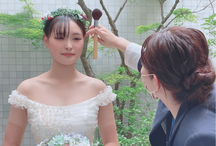 結婚式をプロデュース。大阪外語専門学校、ブライダル専攻