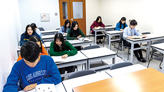 大阪外語専門学校、スカラシップ特別対策セミナー,スカラシップ選抜試験を
受験する方におすすめ！